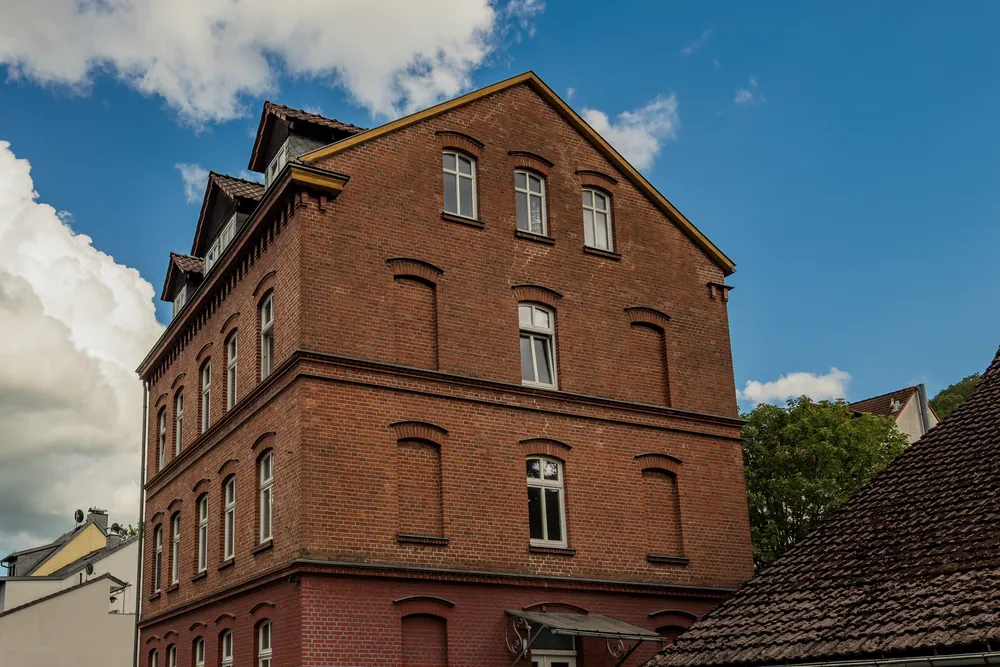 Straßenansicht des Ensembles