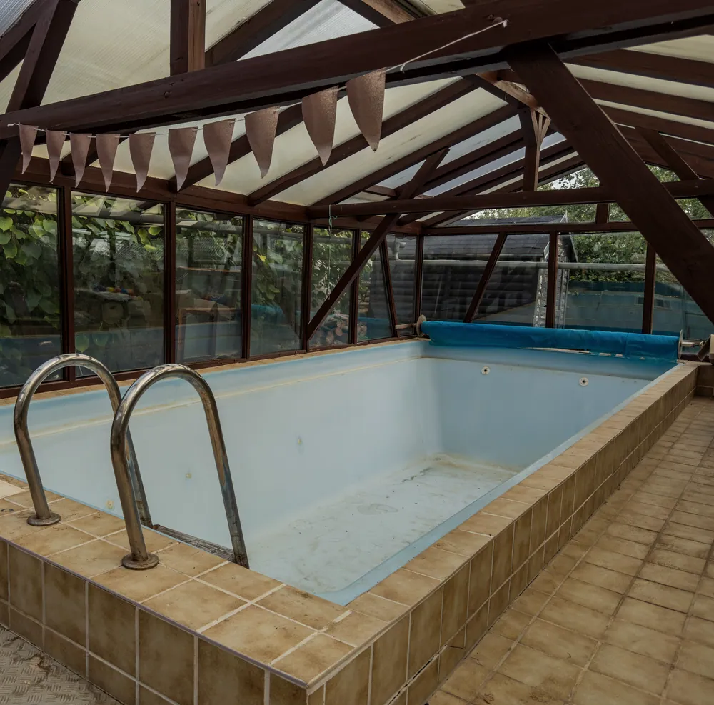 Überdachter, beheizbarer Pool