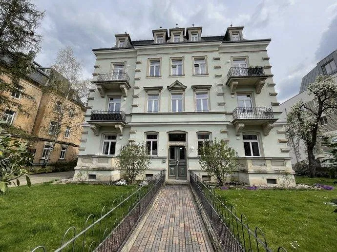 Vermietete Wohnung in einer Gründerzeitvilla in Dresden-Striesen